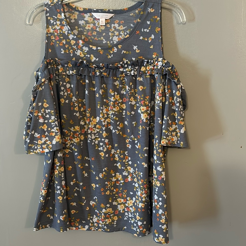 Summer gray floral blouse with cold sleeves